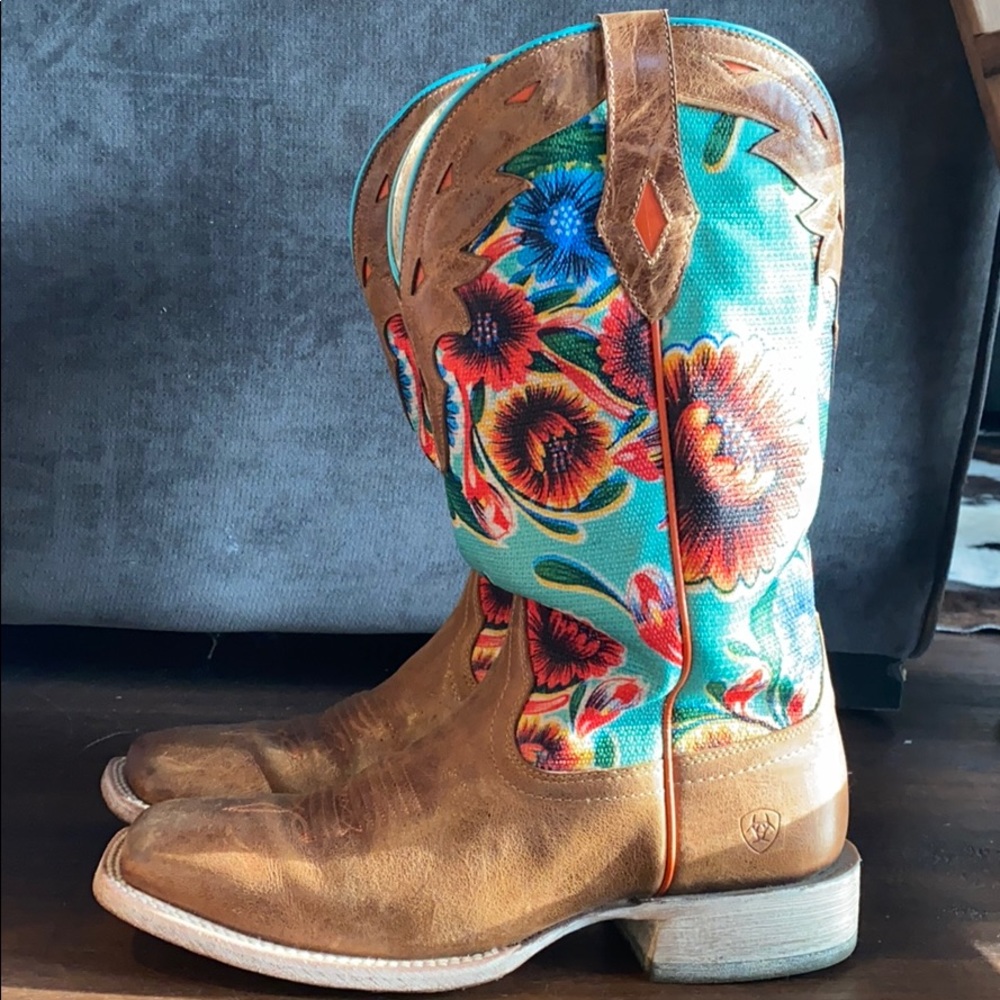 Ariat cowgirl boots